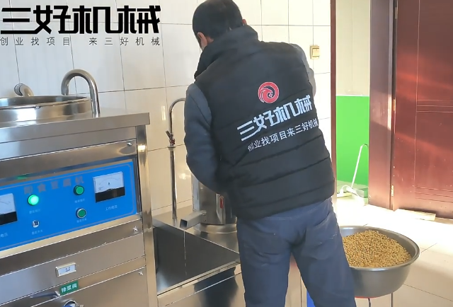 多功能豆腐機(jī)制作豆腐 多功能豆腐機(jī)制作豆腐