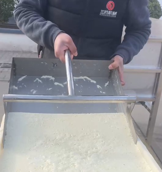 豆腐機(jī)做豆腐是怎么制作的 豆腐機(jī)做豆腐是怎么制作的