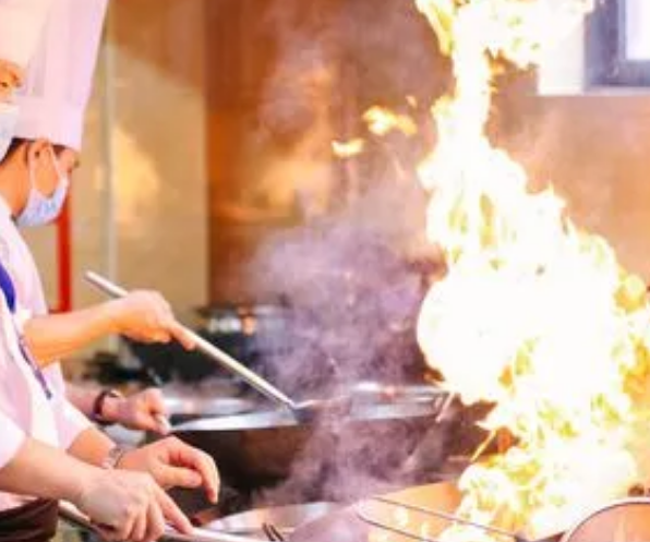 大廚用豆腐機做豆腐 大廚用豆腐機做豆腐