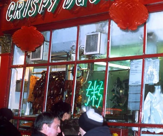 德國中餐館用豆皮機(jī)做豆皮 德國中餐館用豆皮機(jī)做豆皮